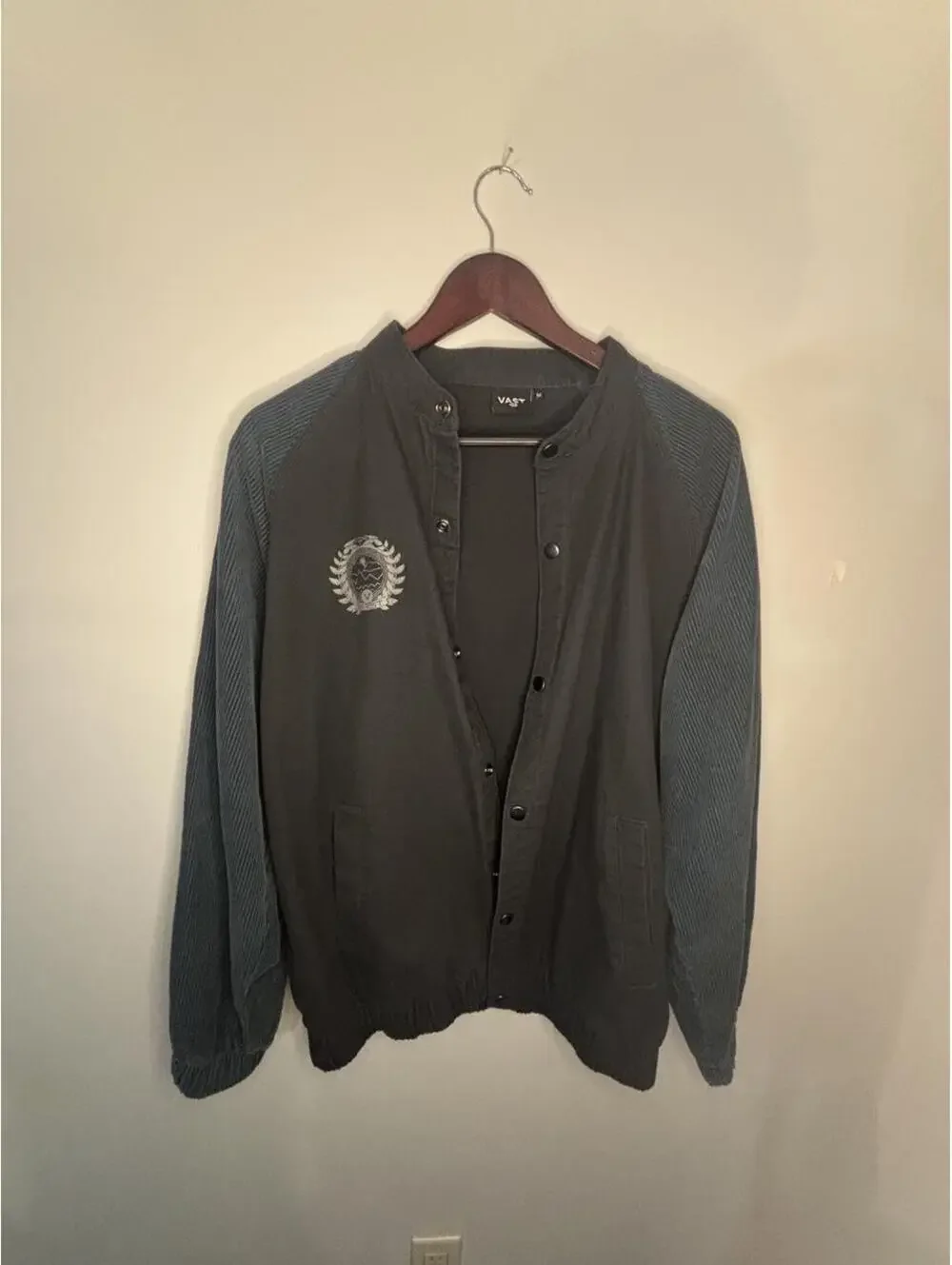 Men's Grey and Black Jacket